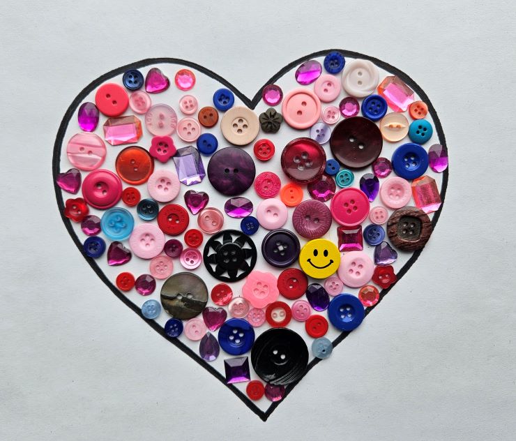 Draw heart with buttons of different sizes and colours inside